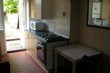 3 bed house, Russell street, Near University, Cheltenham, GL519HW - Image 2